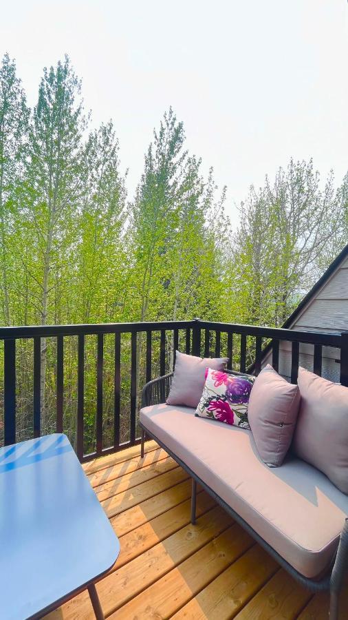 Immersed In The Scenery Of Canmore Exterior photo