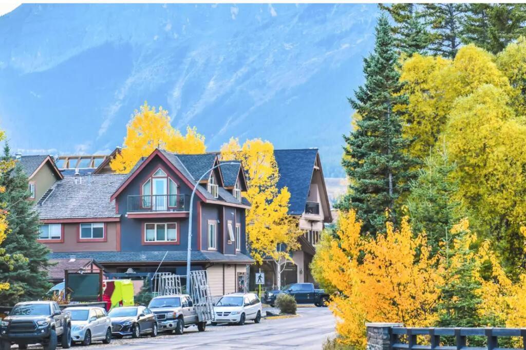 Immersed In The Scenery Of Canmore Exterior photo