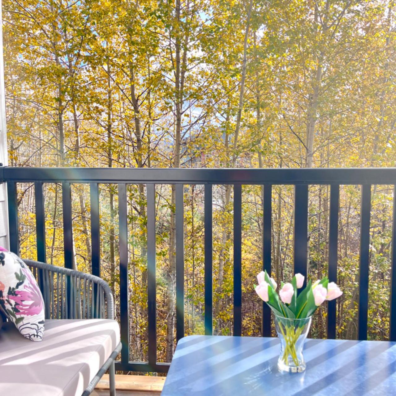 Immersed In The Scenery Of Canmore Exterior photo